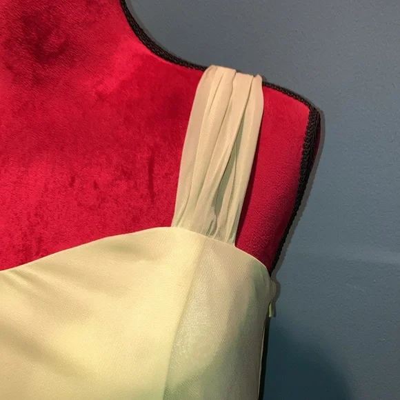 Beautiful Chartreuse Green Cocktail Dress Size 4 - Picture 4 of 15